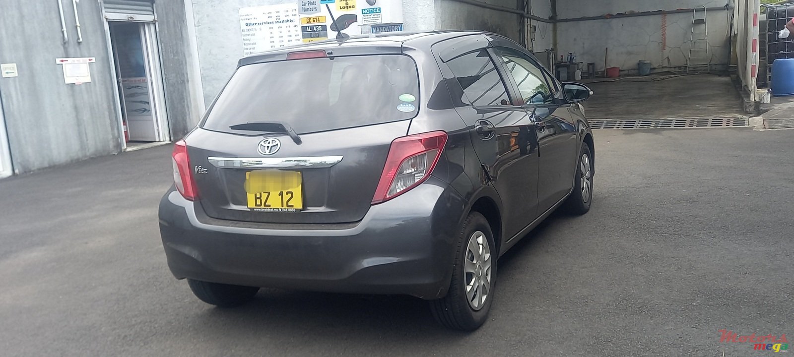 2012' Toyota Vitz photo #4