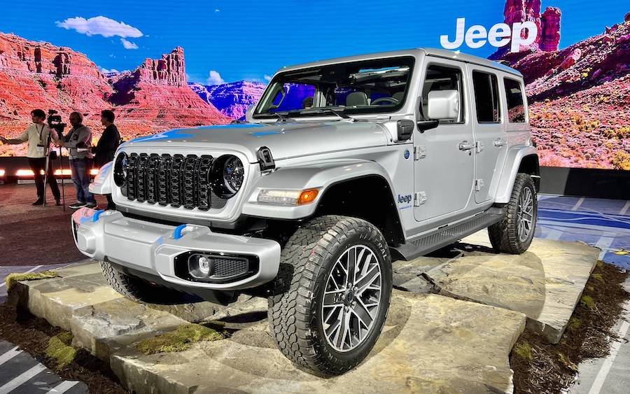 Jeep Wrangler 2024 : nouveau look, nouvel écran et encore plus habile en conduite hors-route