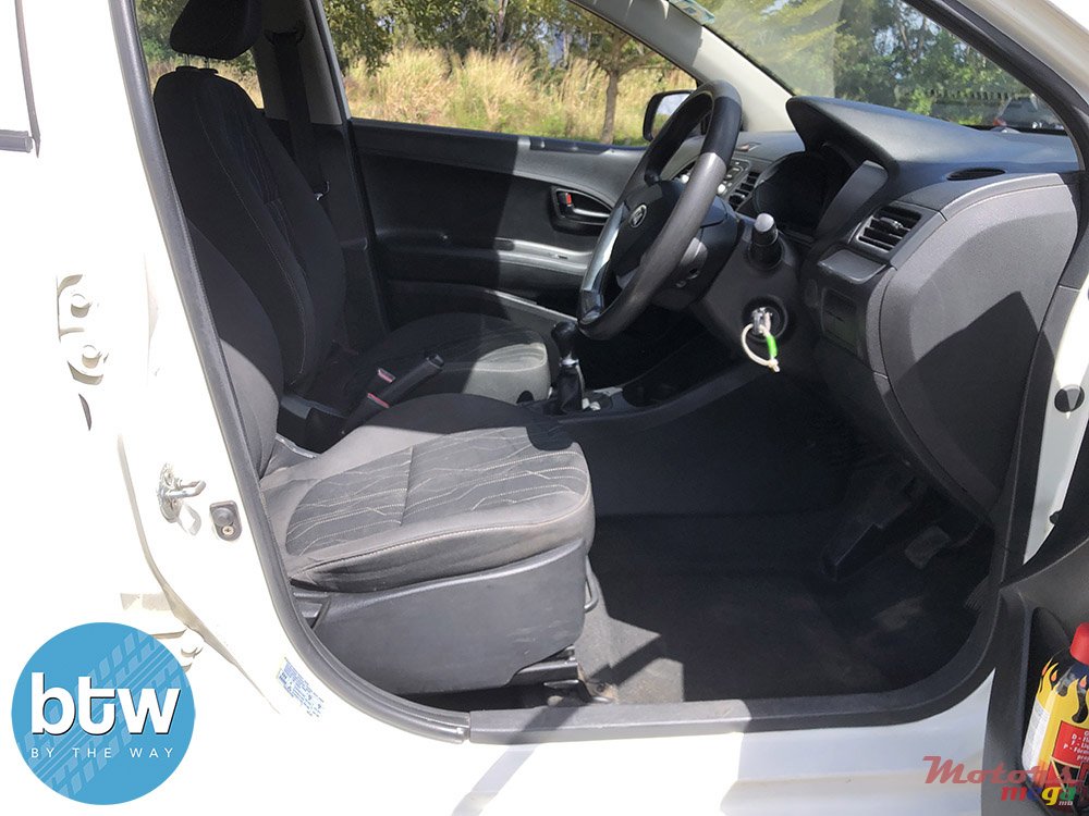 2013' Kia Picanto photo #5