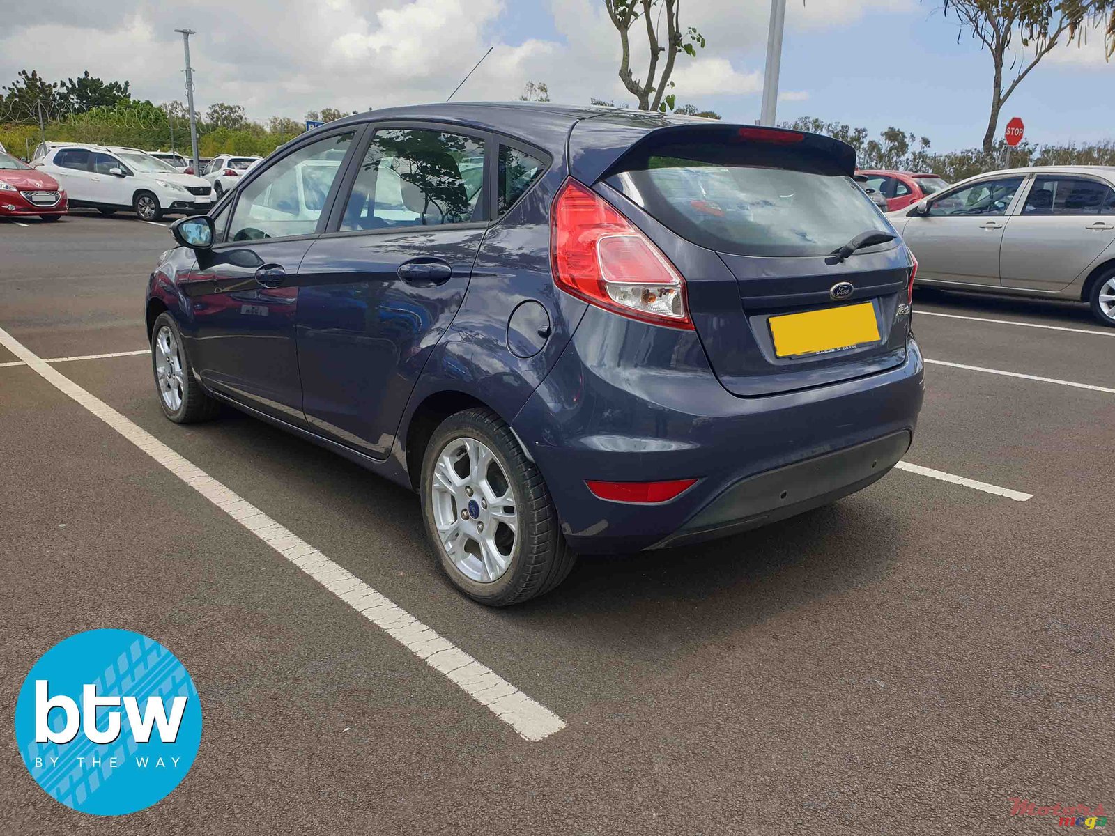 2013' Ford Fiesta photo #2