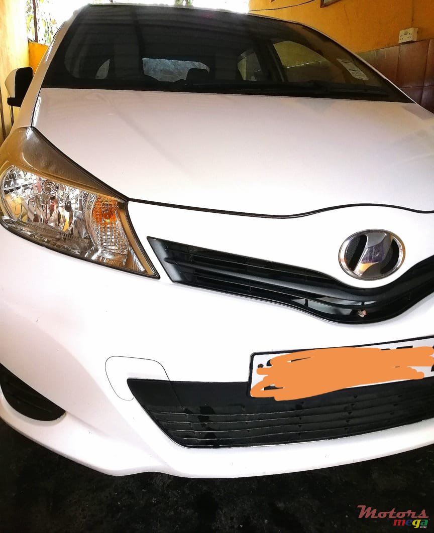 2014' Toyota Vitz photo #1