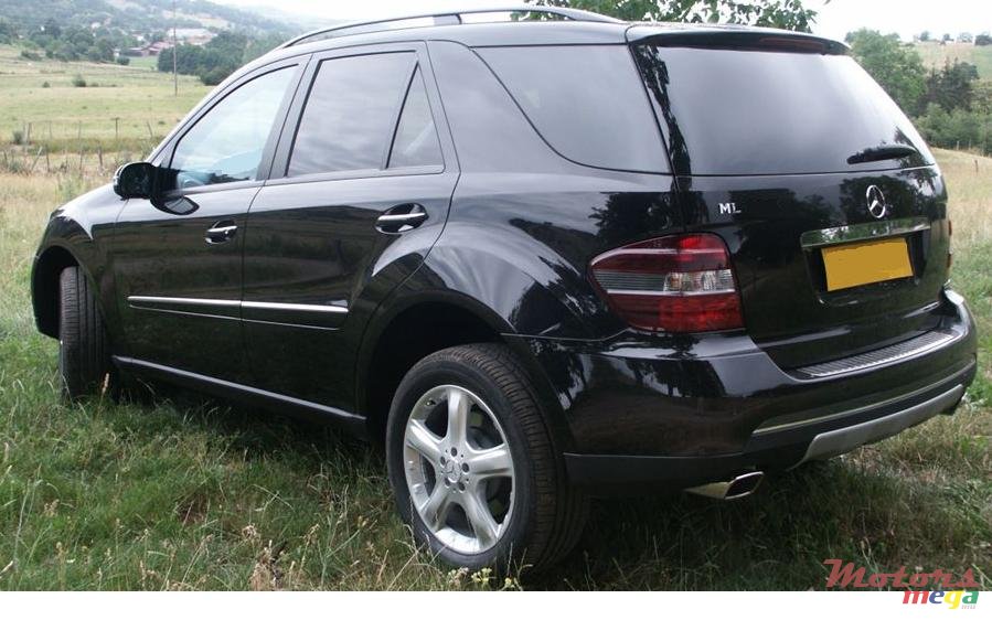 2009' Mercedes-Benz ML 350 photo #2
