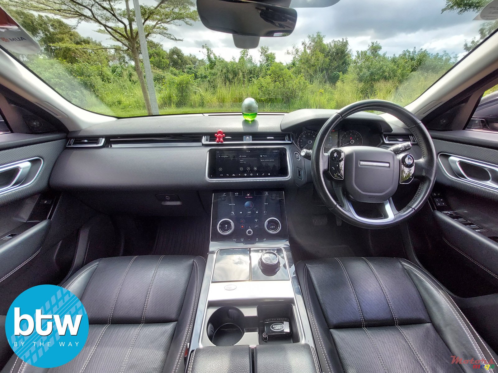 2018' Land Rover Range Rover Velar photo #6