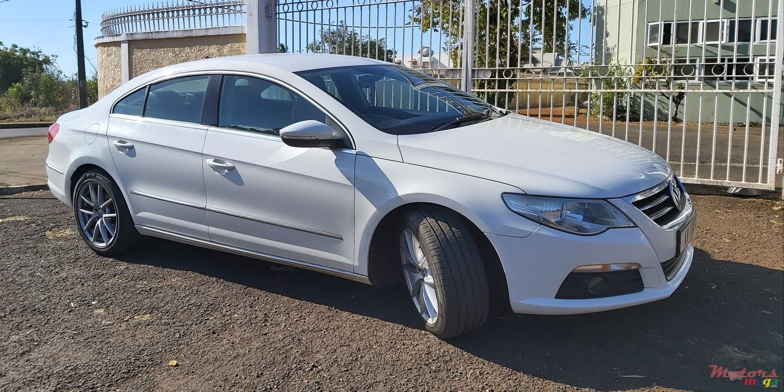 2011' Volkswagen Passat CC photo #2