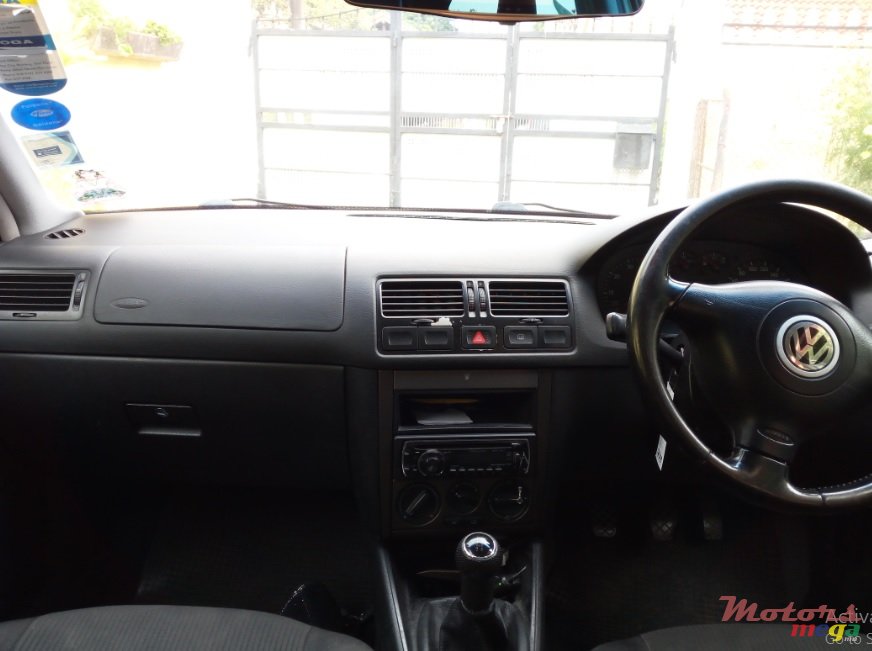 2001' Volkswagen Bora photo #2