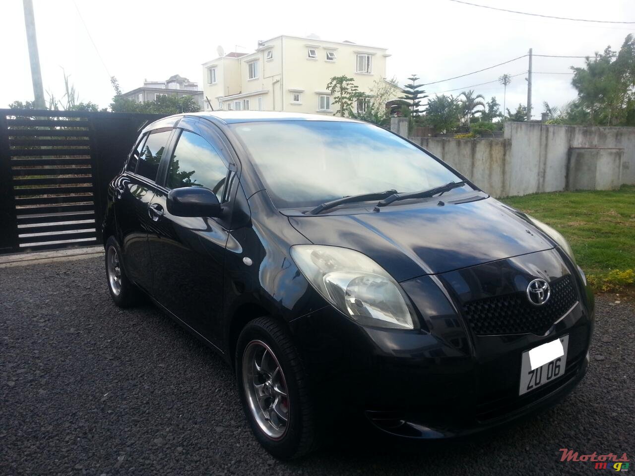 2006' Toyota Vitz photo #1