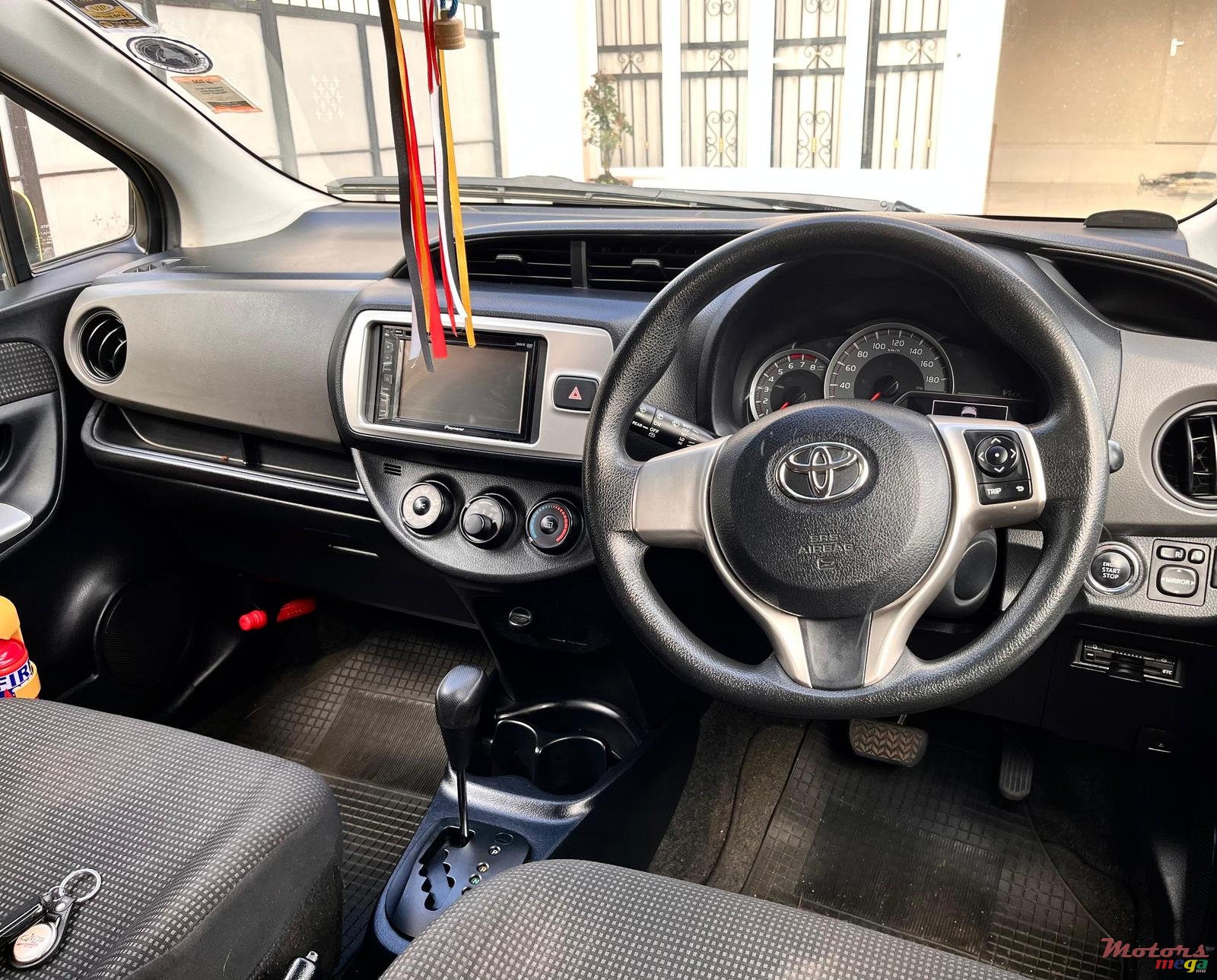 2015' Toyota photo #2