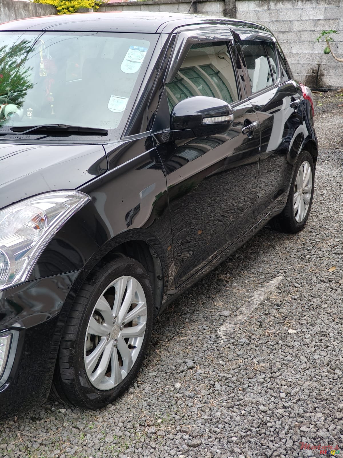 2015' Suzuki Swift photo #5