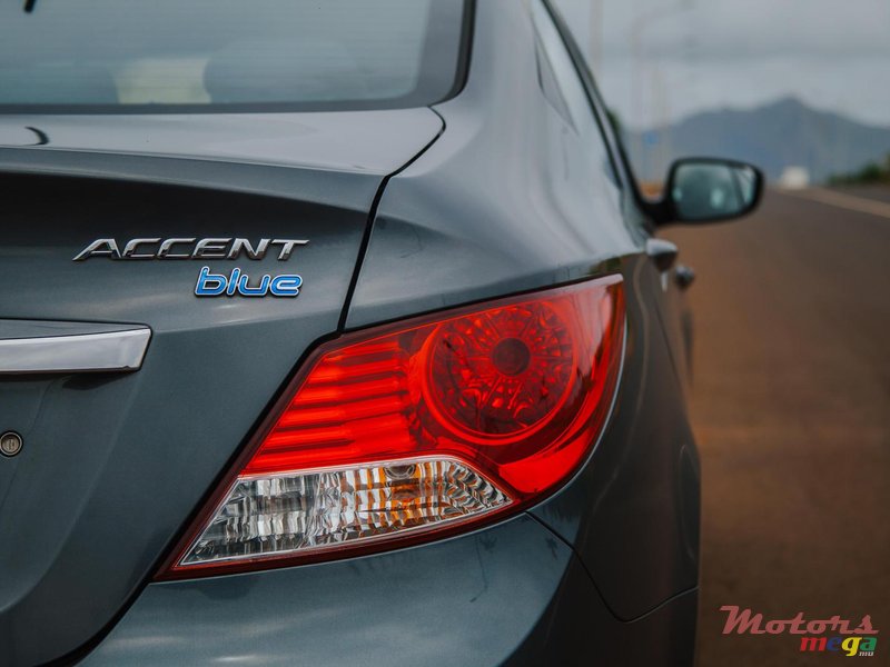 2012' Hyundai Accent photo #7