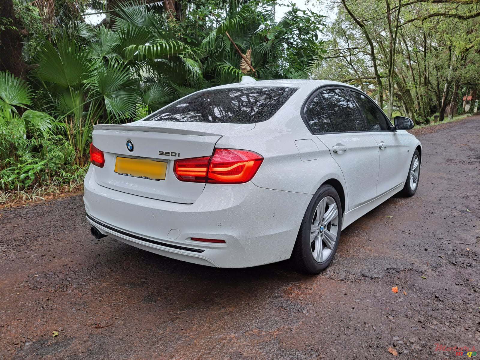 2016' BMW 3 Series photo #2