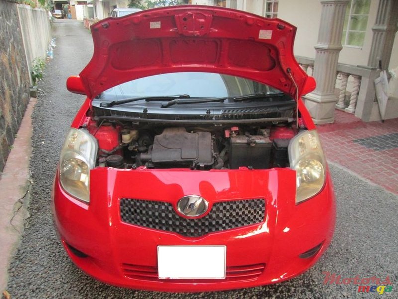 2006' Toyota Vitz photo #6