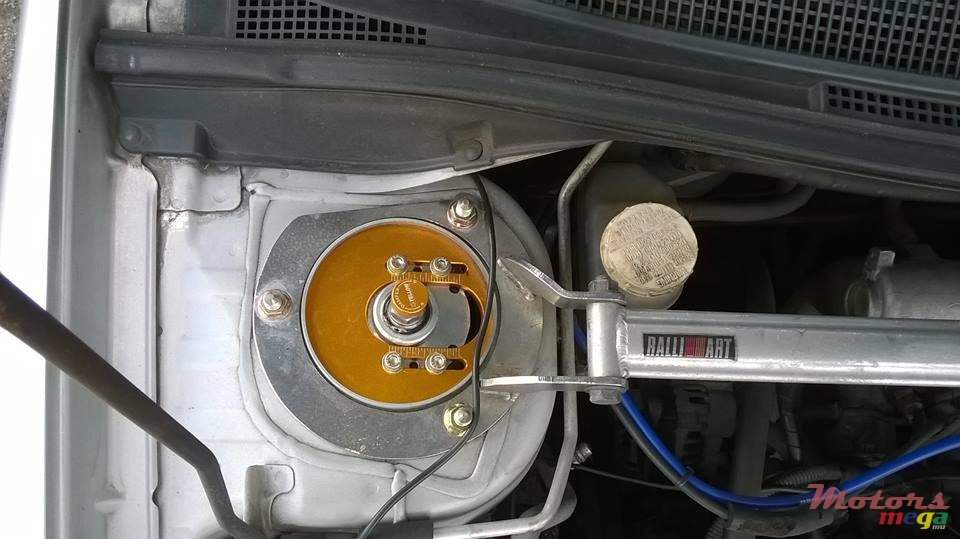 2003' Mitsubishi Lancer photo #3