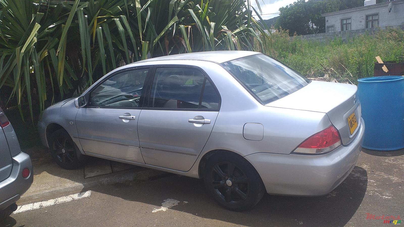 2003' Mitsubishi Lancer photo #3