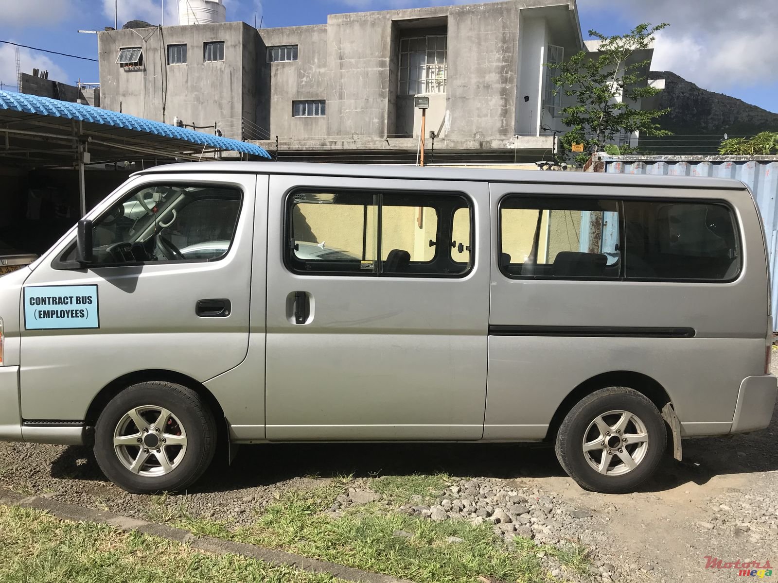 2008' Nissan E25 photo #1