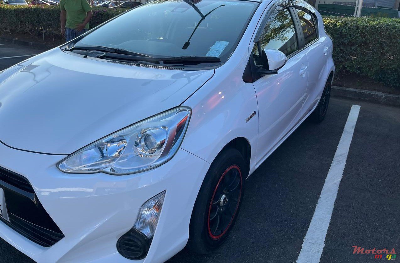 2016' Toyota Aqua NIL photo #2