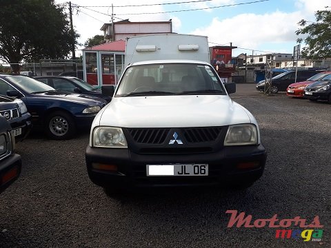 2006' Mitsubishi L 200 4X2 Single Cab photo #2