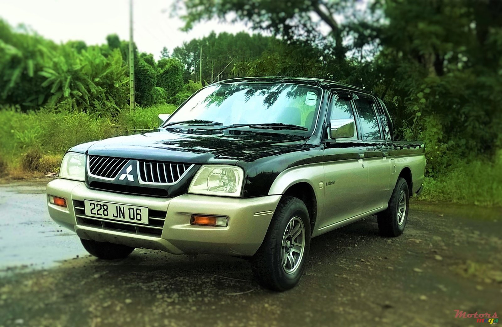 2006' Mitsubishi Warrior 2.8 photo #1