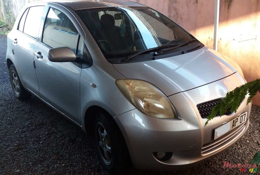 2007' Toyota Yaris photo #1