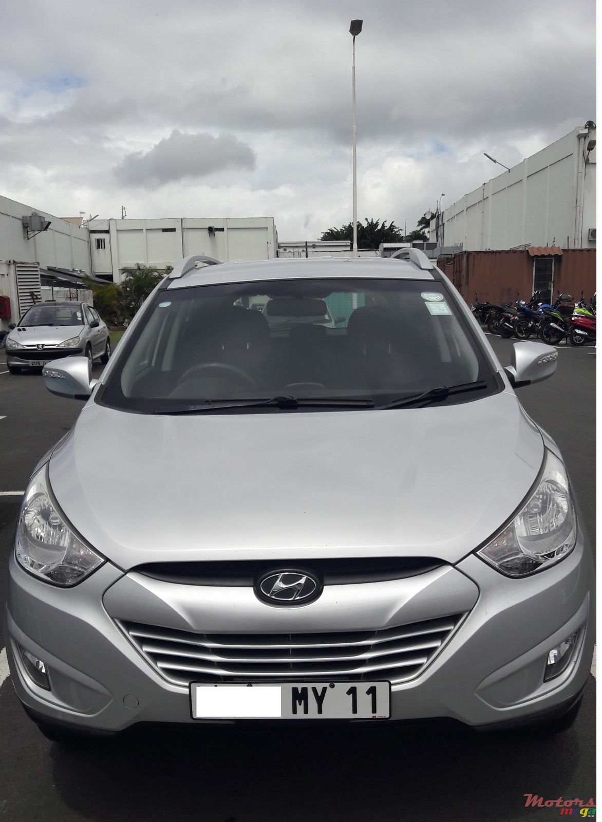 2011' Hyundai ix35 GRISE METALLISEE photo #1