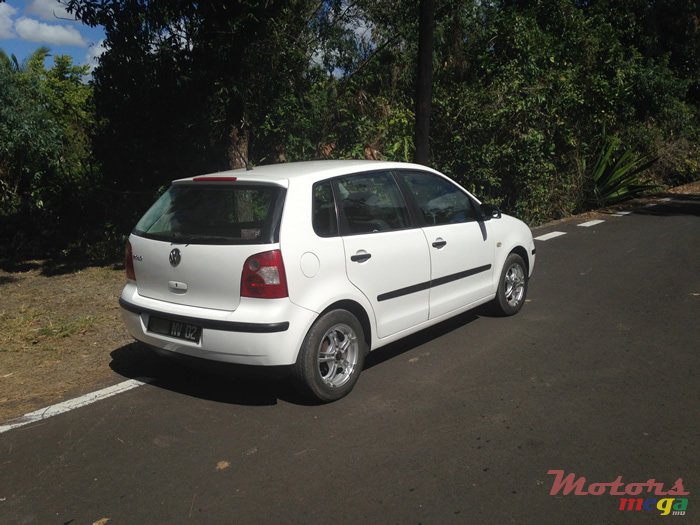 2002' Volkswagen Polo photo #2