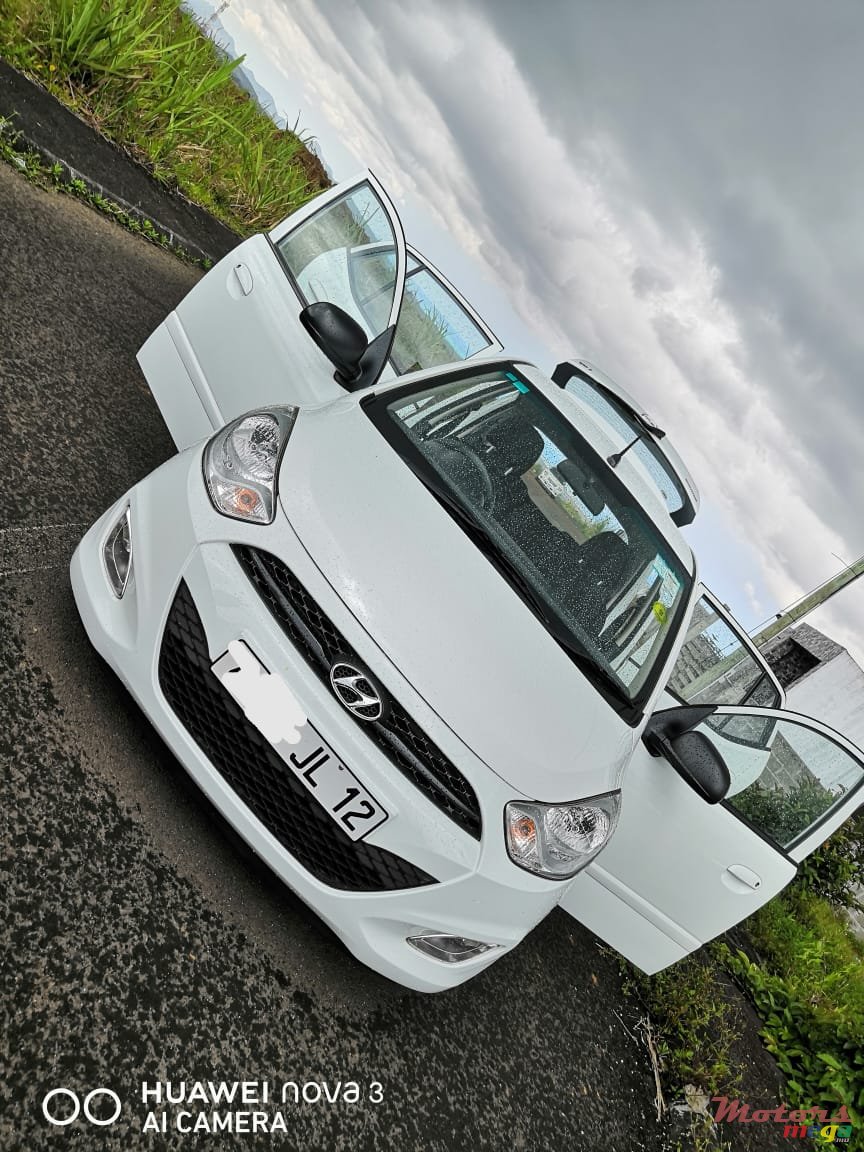 2012' Hyundai i10 photo #1