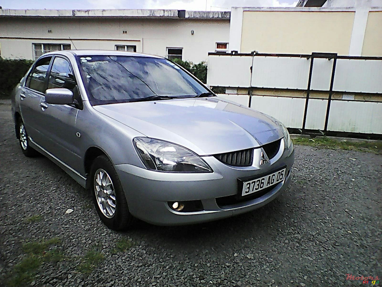 2005' Mitsubishi Lancer Glx photo #1