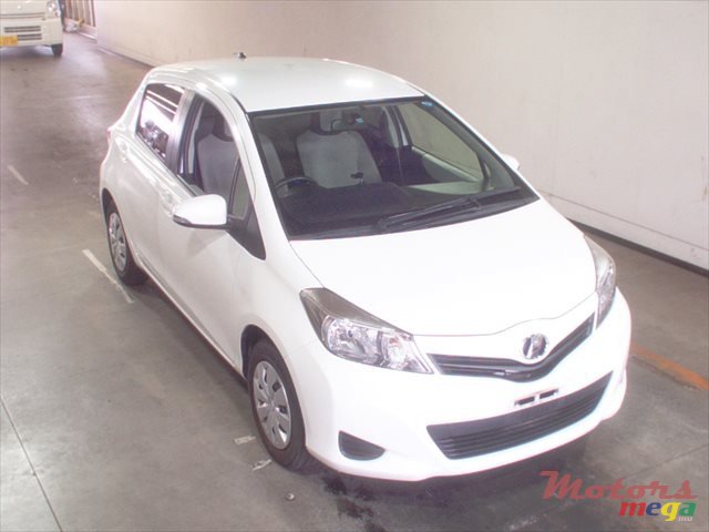 2012' Toyota Vitz photo #1