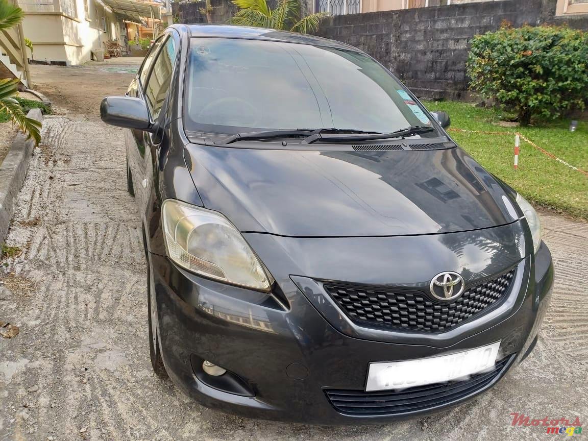 2010' Toyota Yaris photo #4