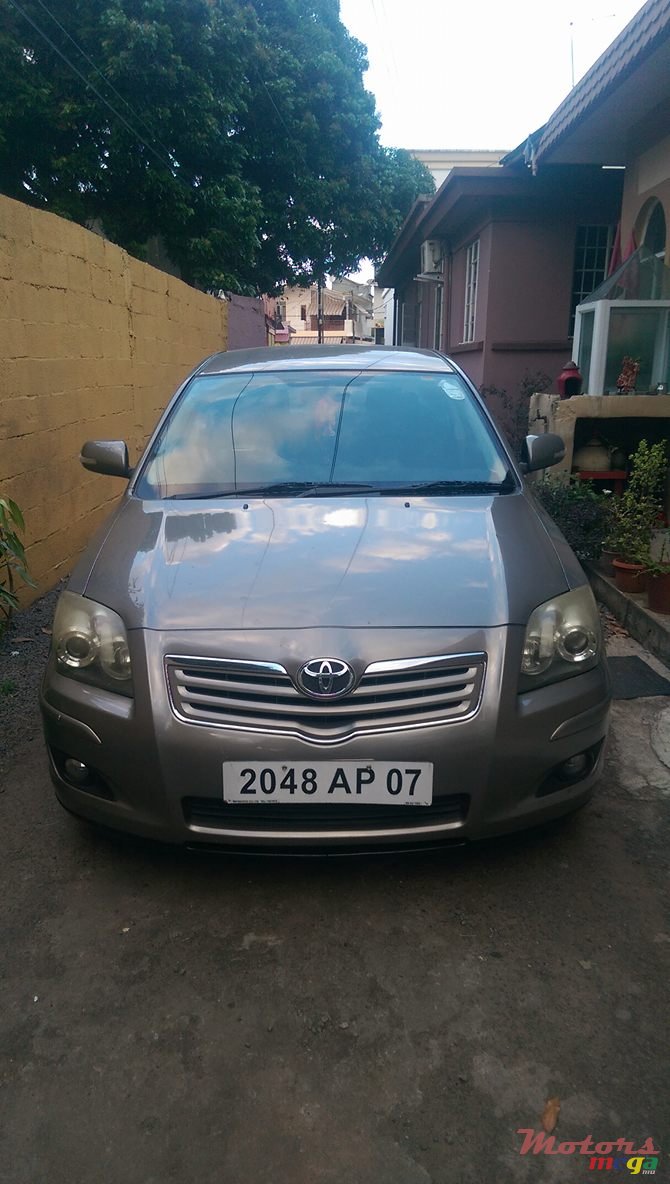 2008' Toyota Avensis photo #1