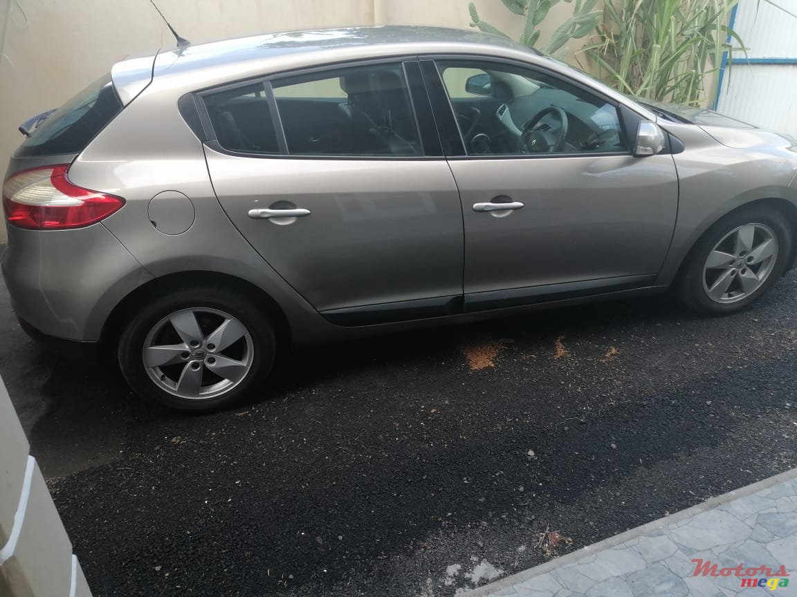 2009' Renault Megane photo #3