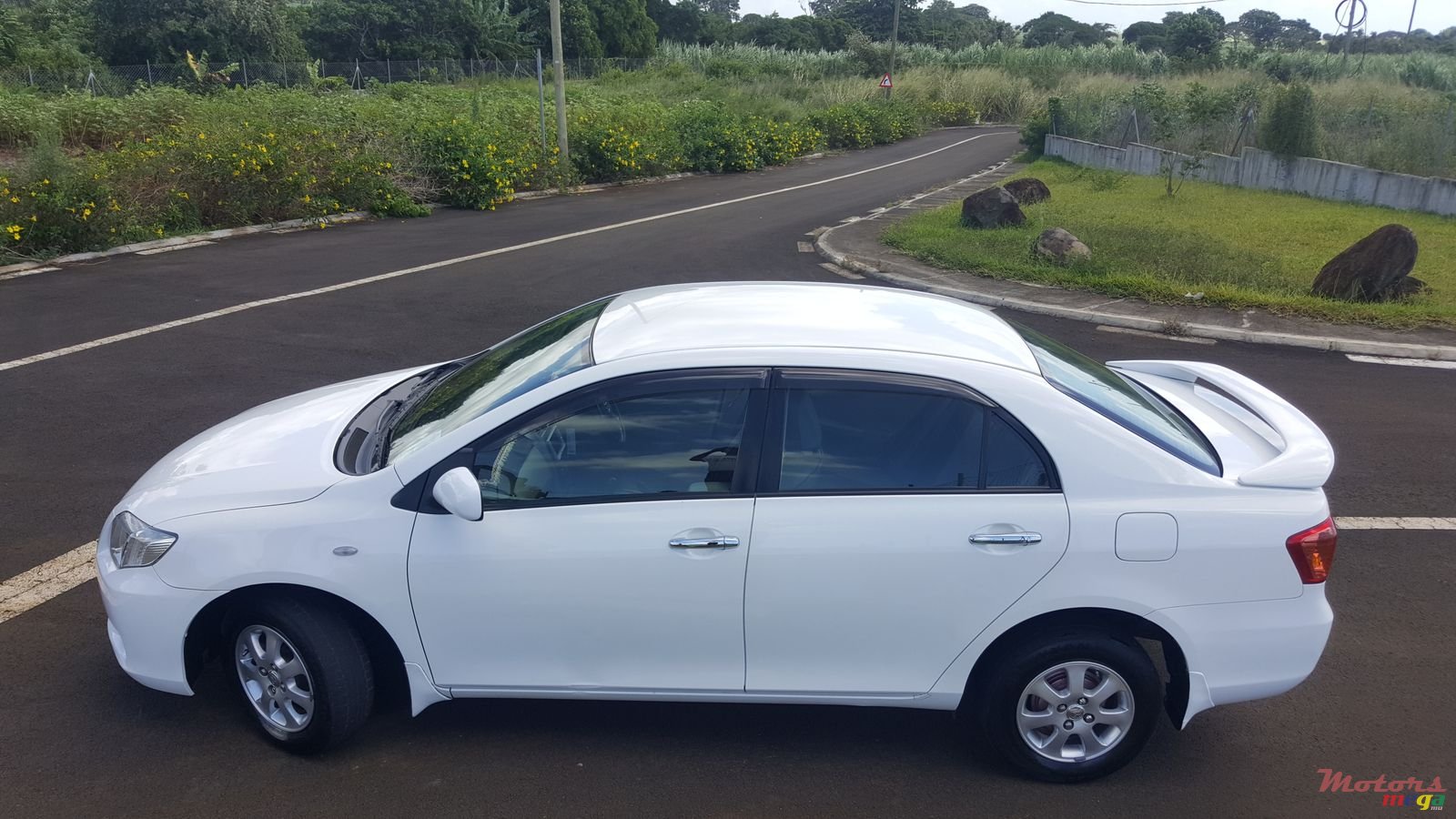 2006' Toyota Axio photo #3