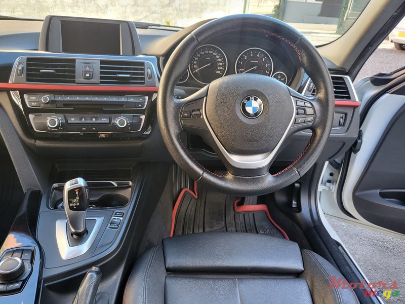 2015' BMW 3 Series photo #6