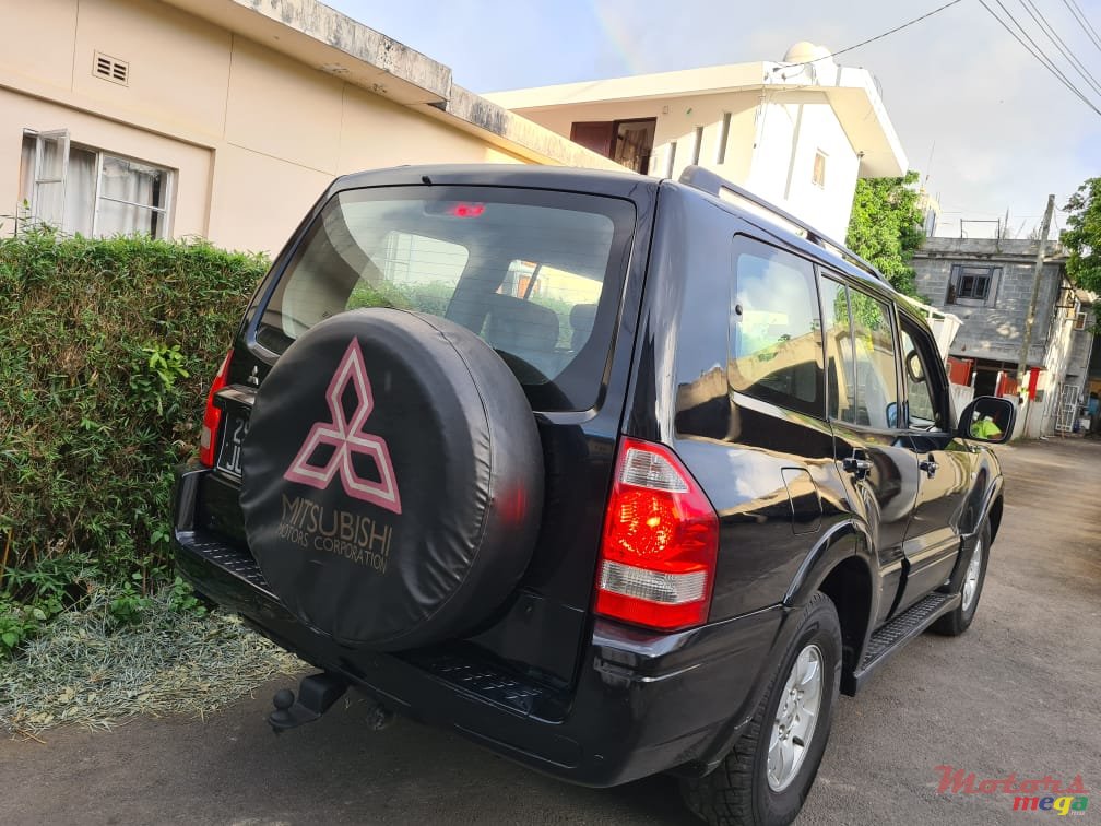 2006' Mitsubishi Pajero photo #7