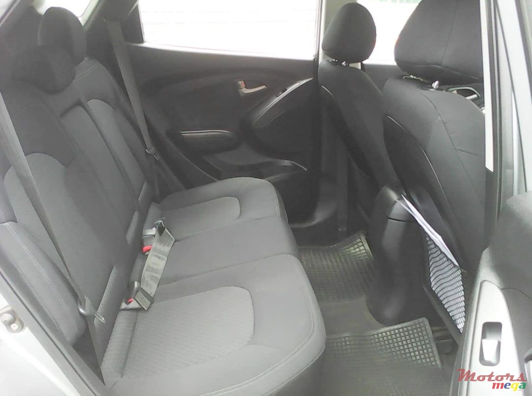 2011' Hyundai ix35 photo #5