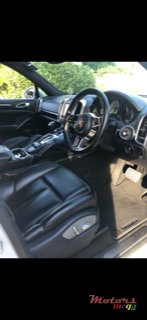 2015' Porsche Cayenne Hybrid S 3.0 V6 photo #3