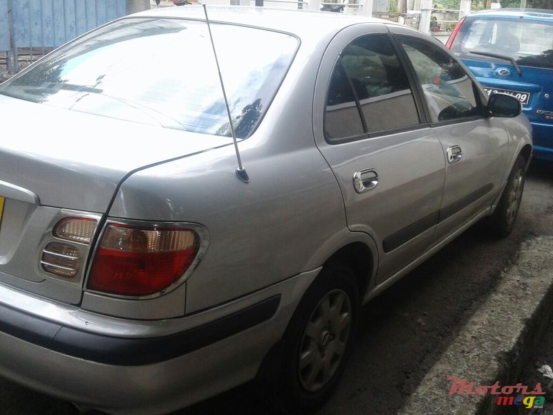 2000' Nissan Sunny photo #2