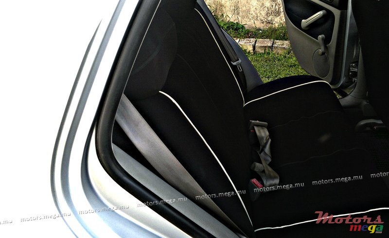 2004' Volkswagen photo #6