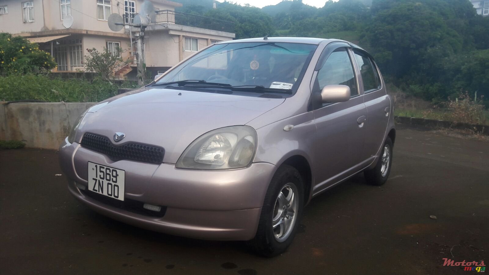 2000' Toyota Vitz photo #1