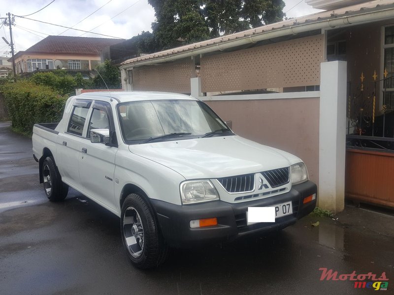 2007' Mitsubishi L200 photo #1