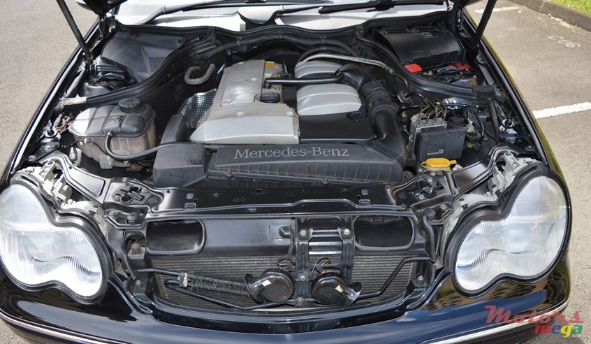 2002' Mercedes-Benz C-Class photo #2