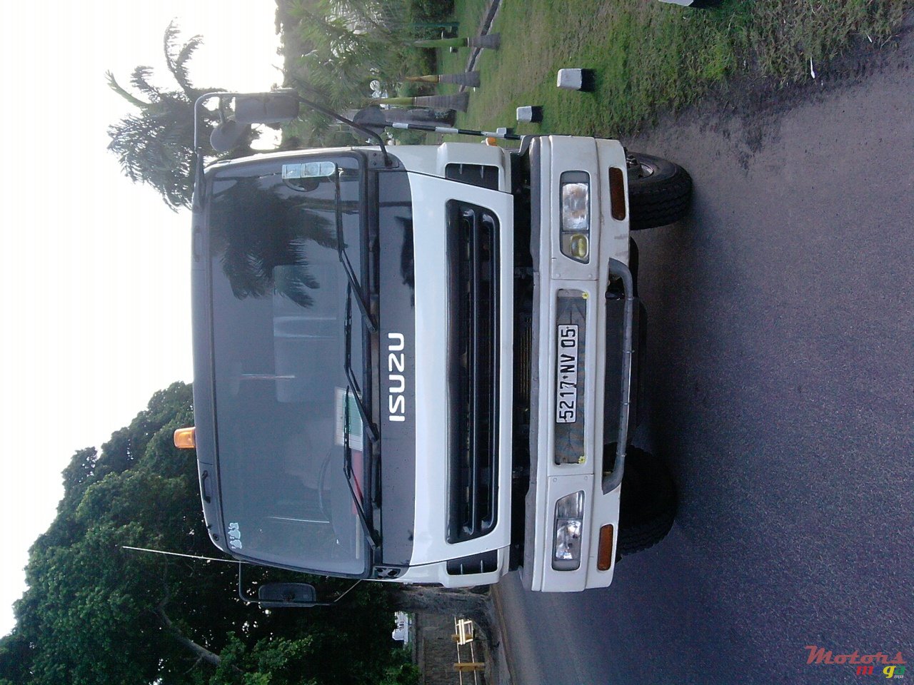 2005' Isuzu dumper photo #3