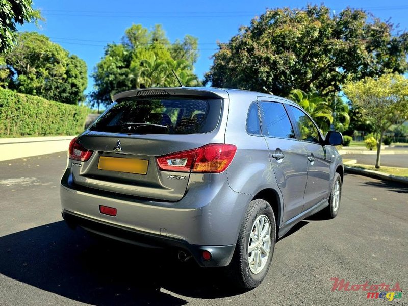 2015' Mitsubishi ASX photo #4