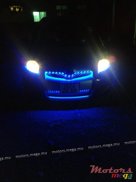 2008' Toyota Vitz photo #7