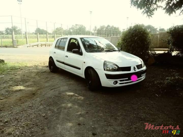 2005' Renault Clio Phase 2 photo #1