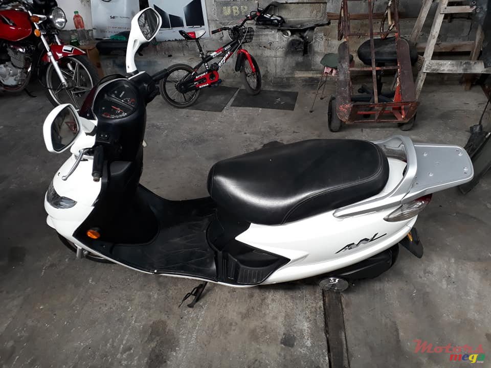 2016' Suzuki photo #4