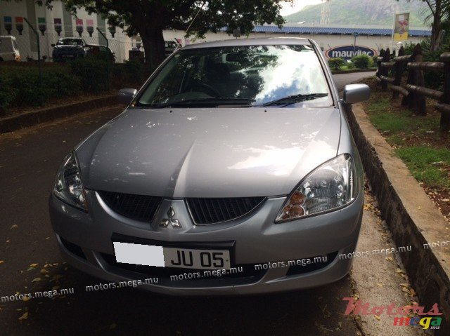 2005' Mitsubishi photo #2