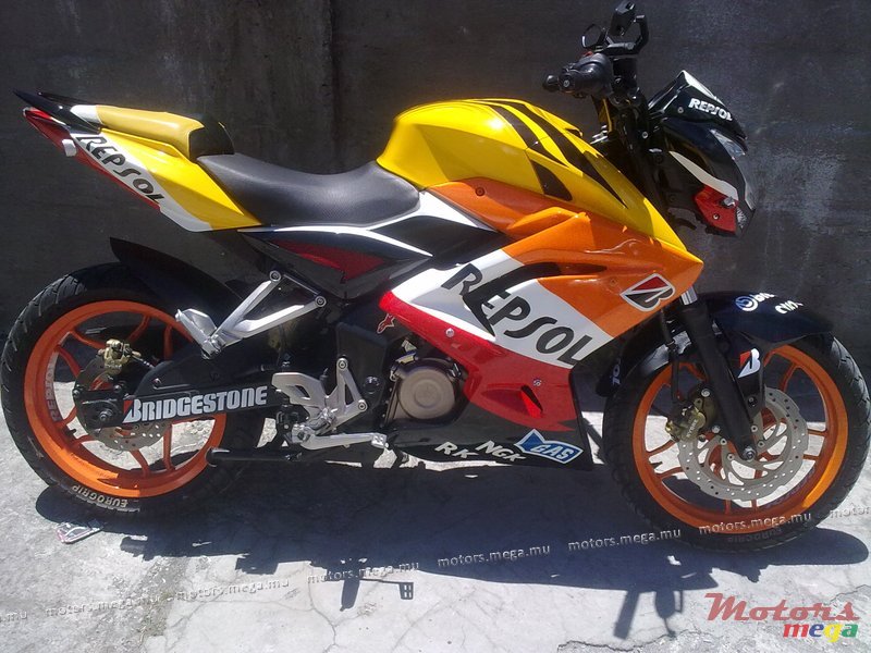 2013' Bajaj carrenage repsol photo #1