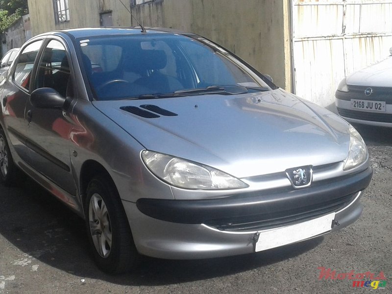 2001' Peugeot 206 photo #1