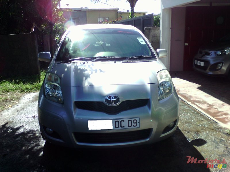 2009' Toyota Yaris photo #1