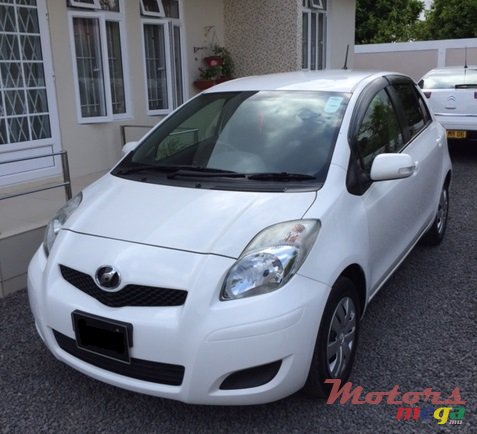 2009' Toyota Vitz photo #1